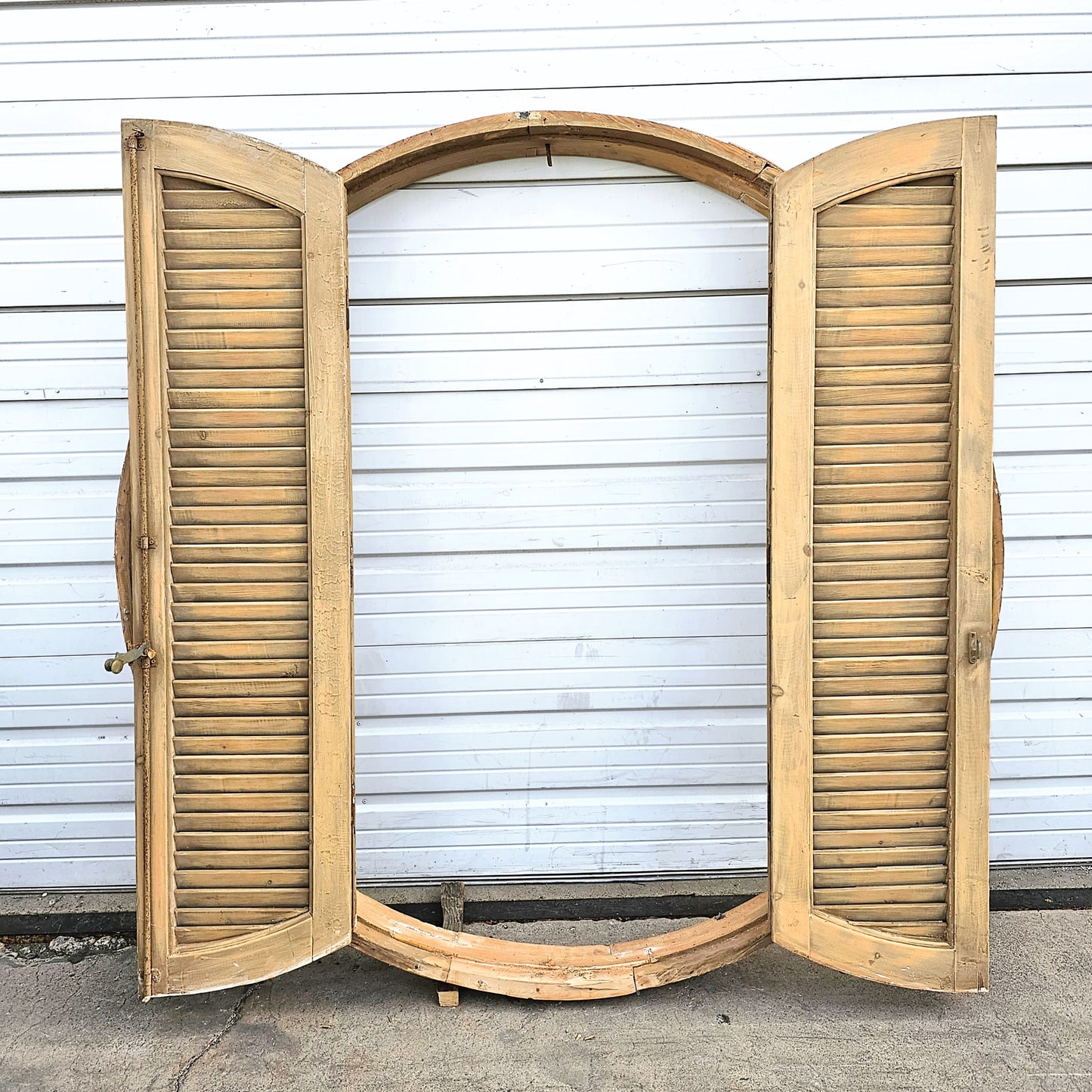 Set of 4 Round Wood Shutters