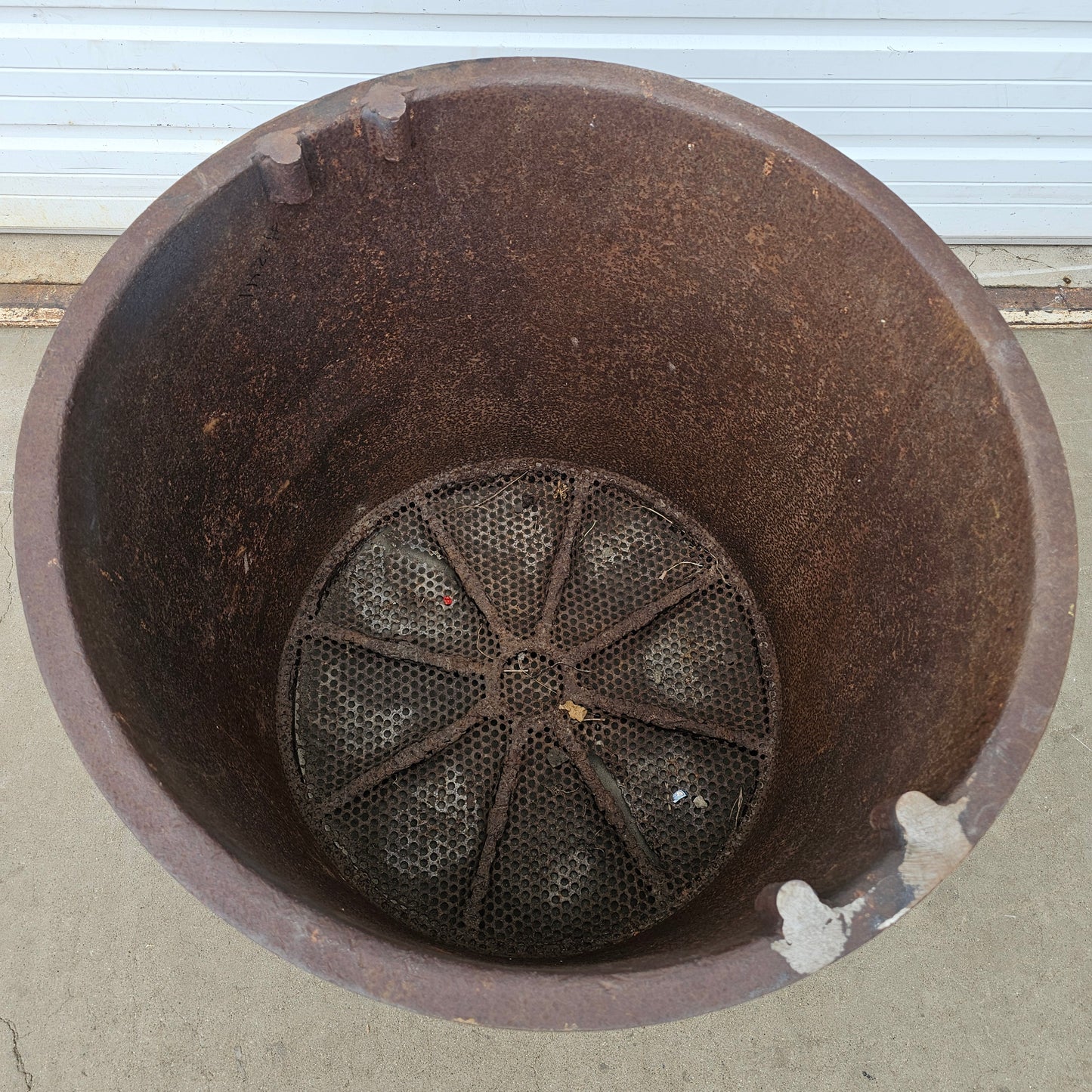 Iron Ore Bucket Table Base
