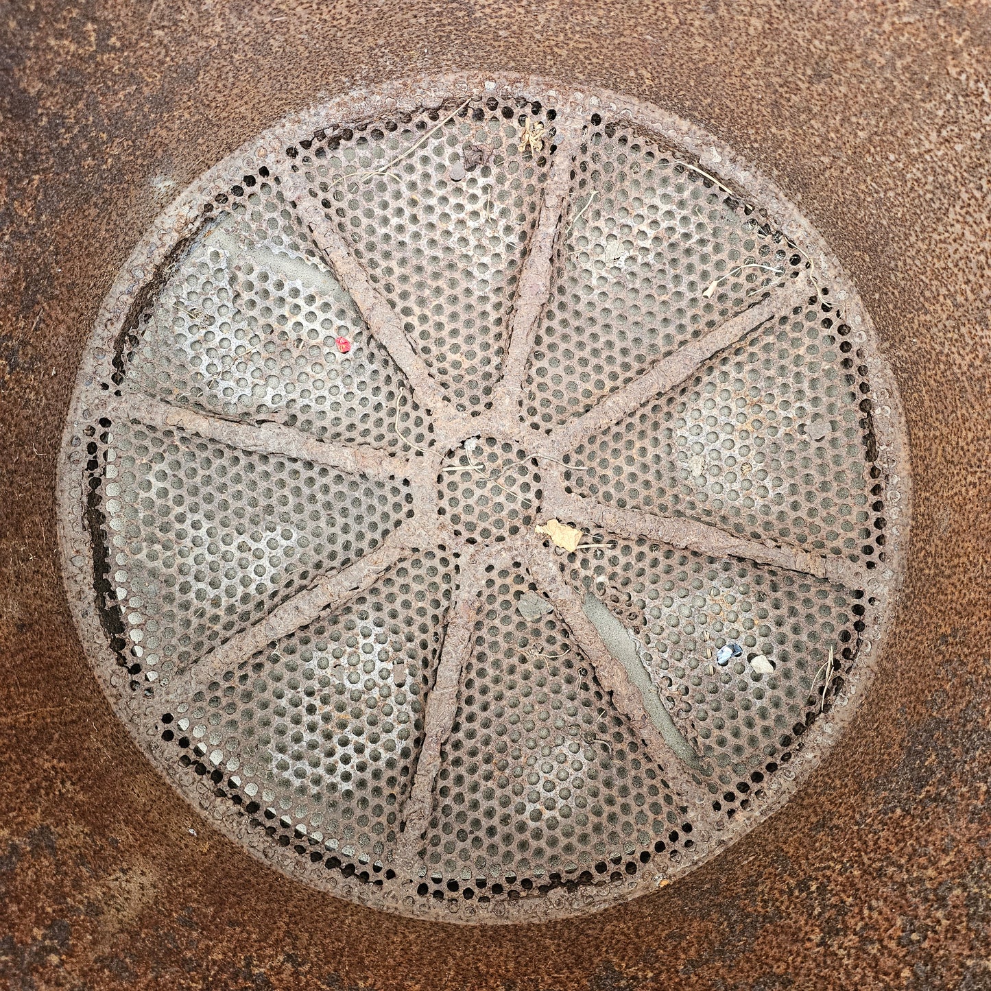 Iron Ore Bucket Table Base