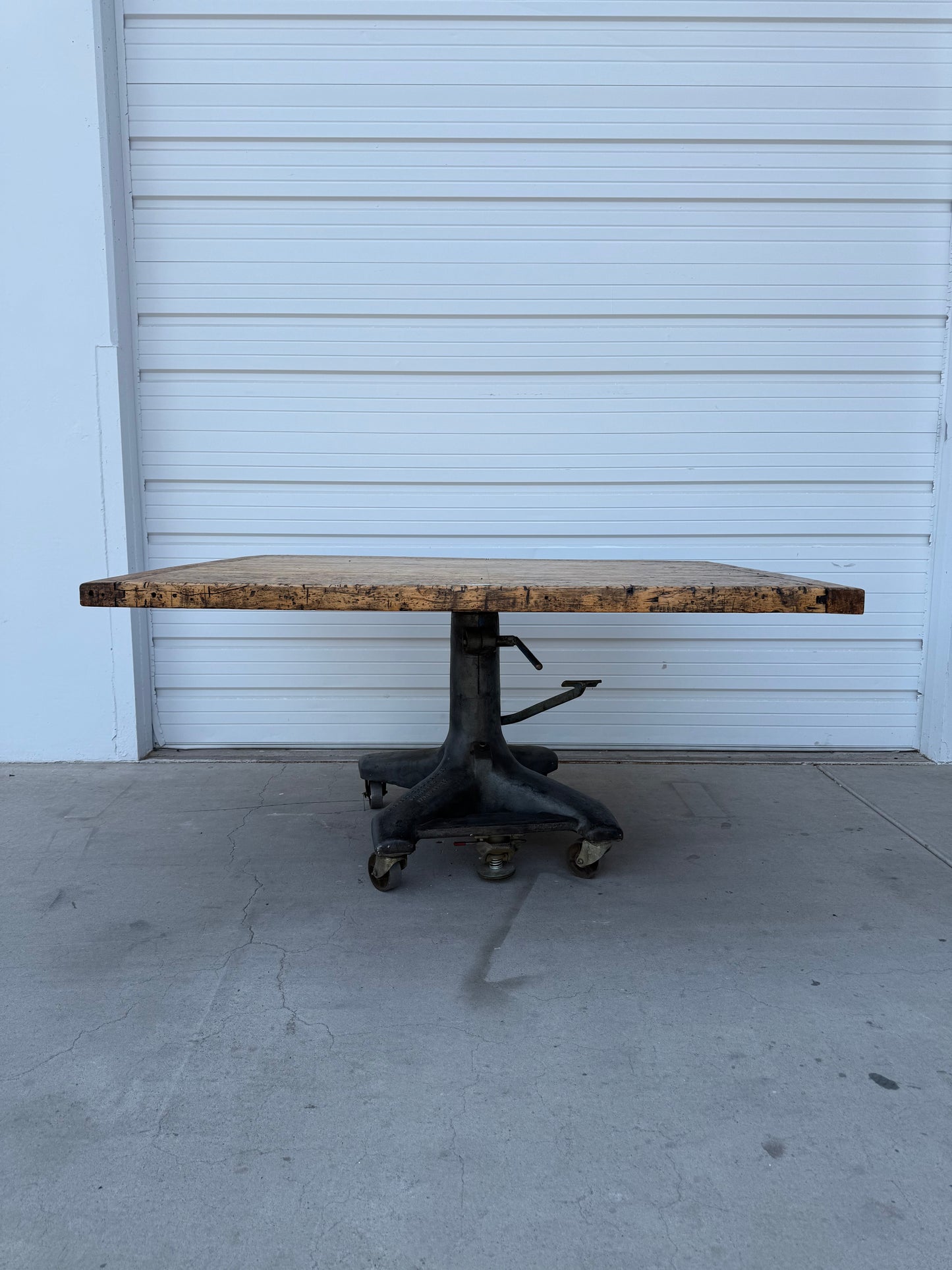 Table with industrial base (base does not function)