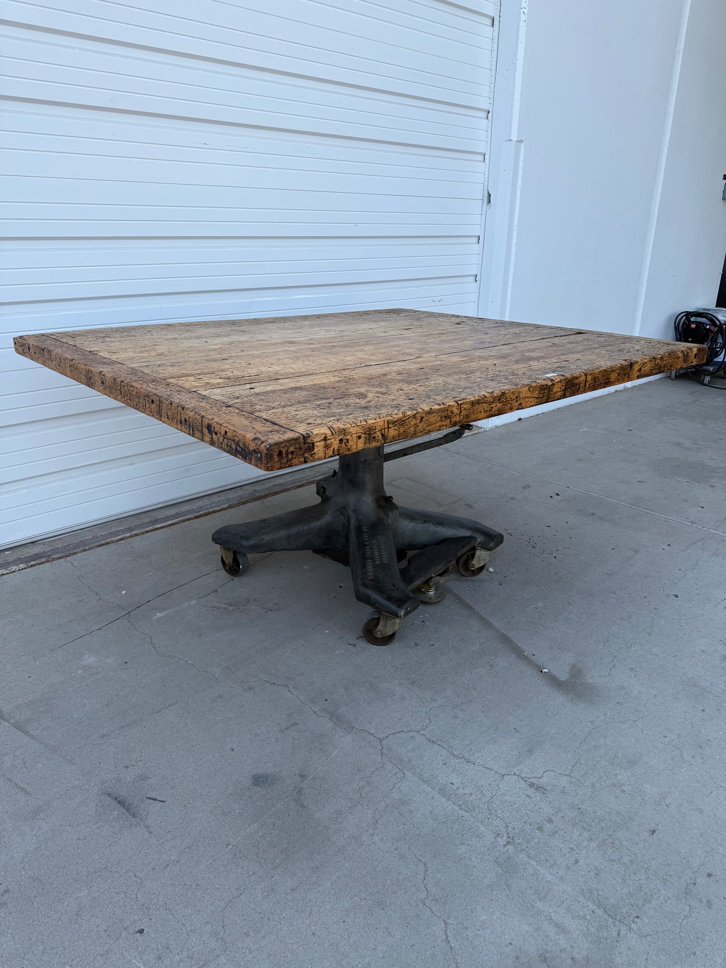 Table with industrial base (base does not function)