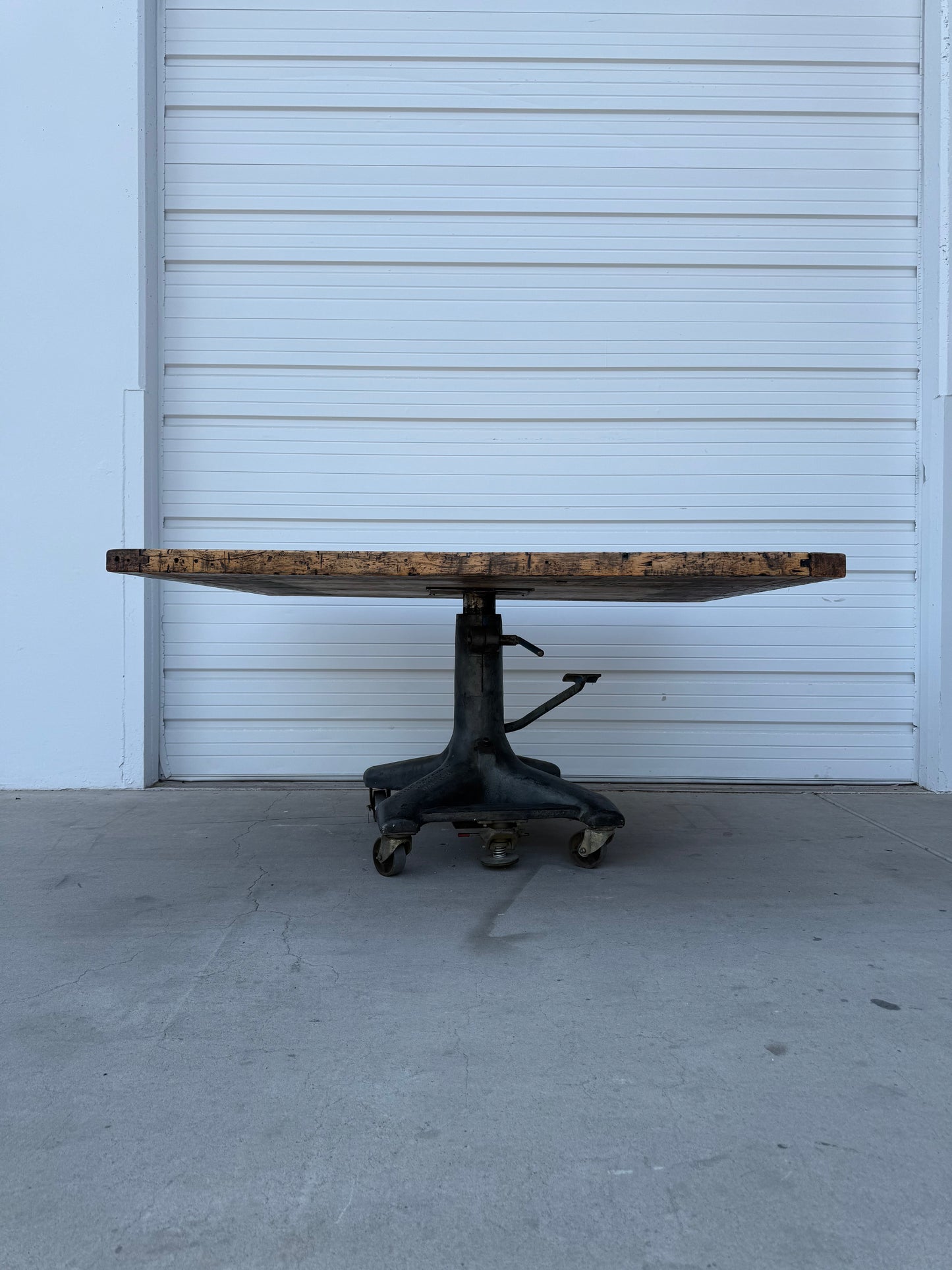 Table with industrial base (base does not function)