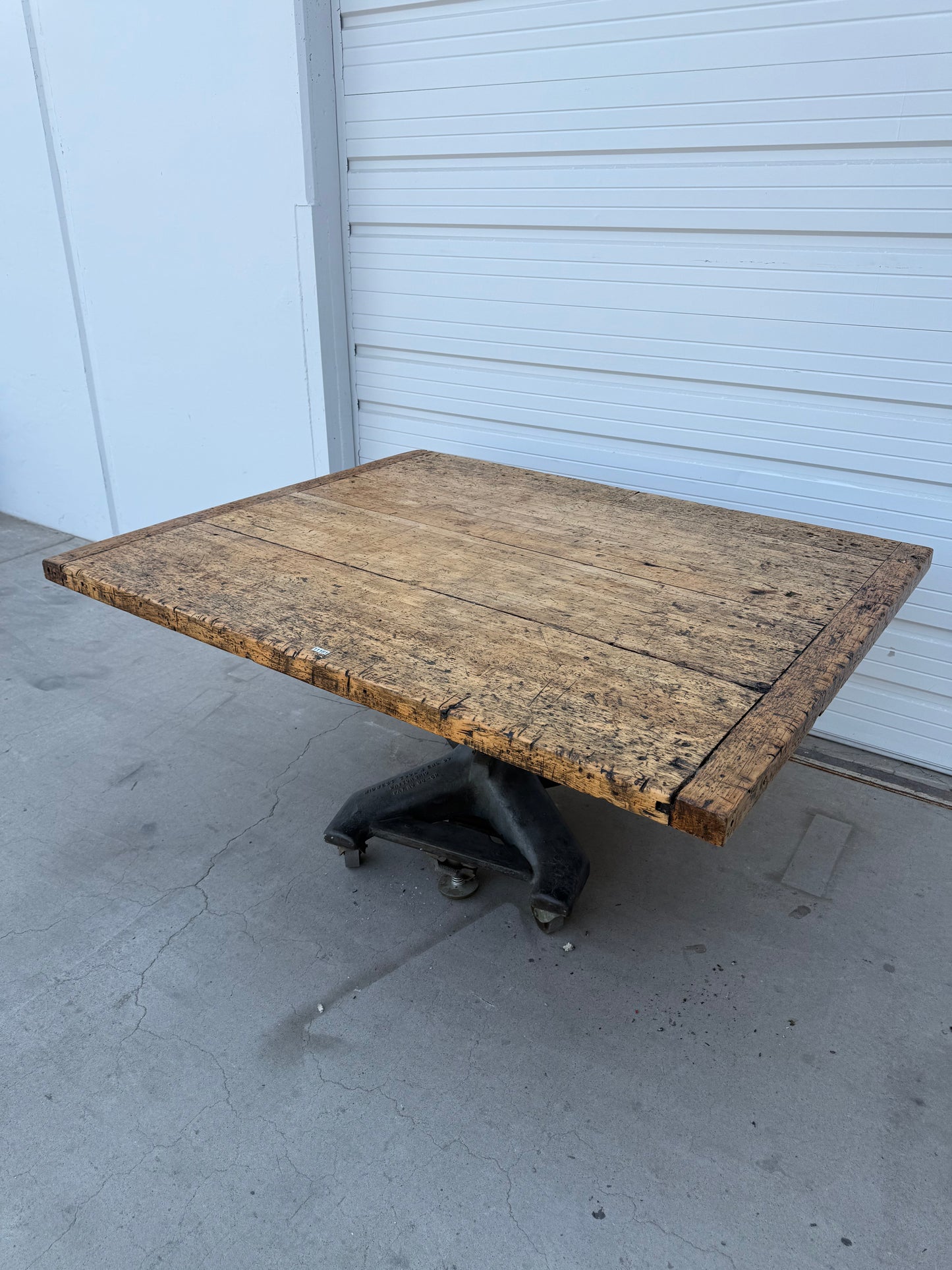 Table with industrial base (base does not function)