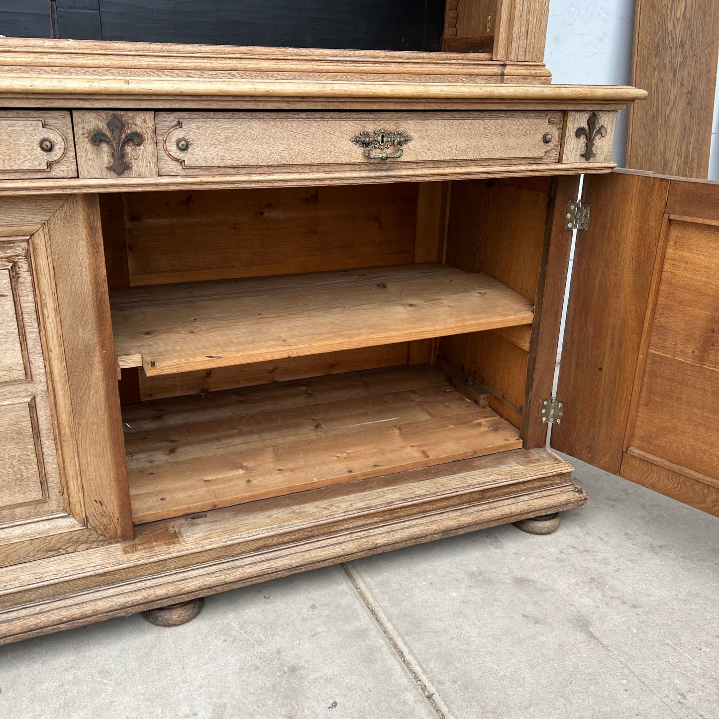 Washed Display Cabinet w/8 Shelves