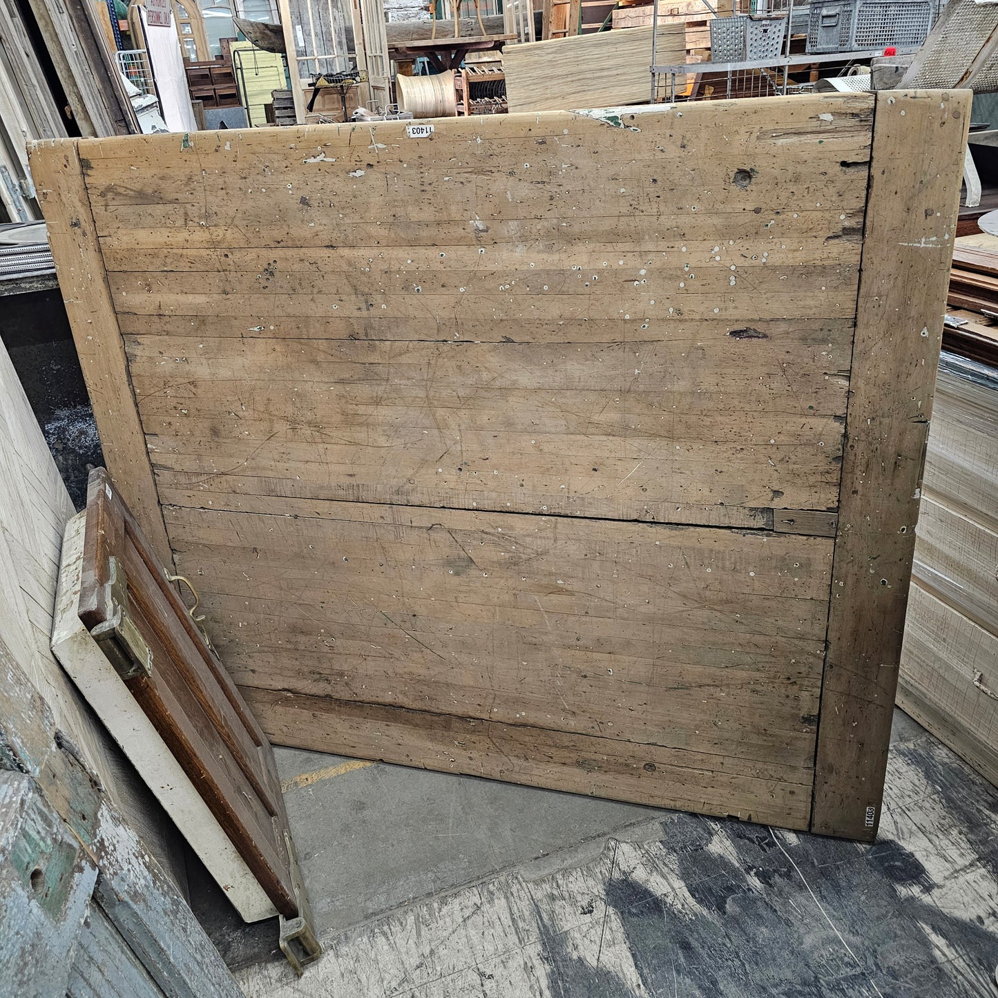 Table with Industrial Hydraulic Base
