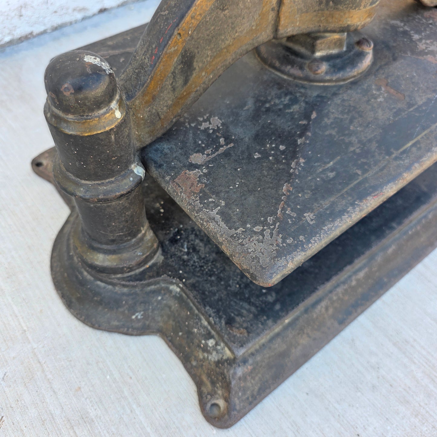 Decorative Antique Iron Book Press