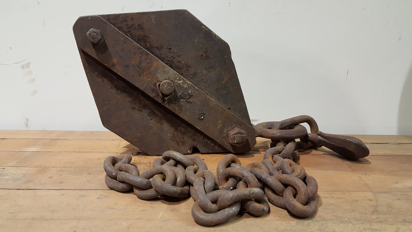 Heavy Iron Pulley with Chain