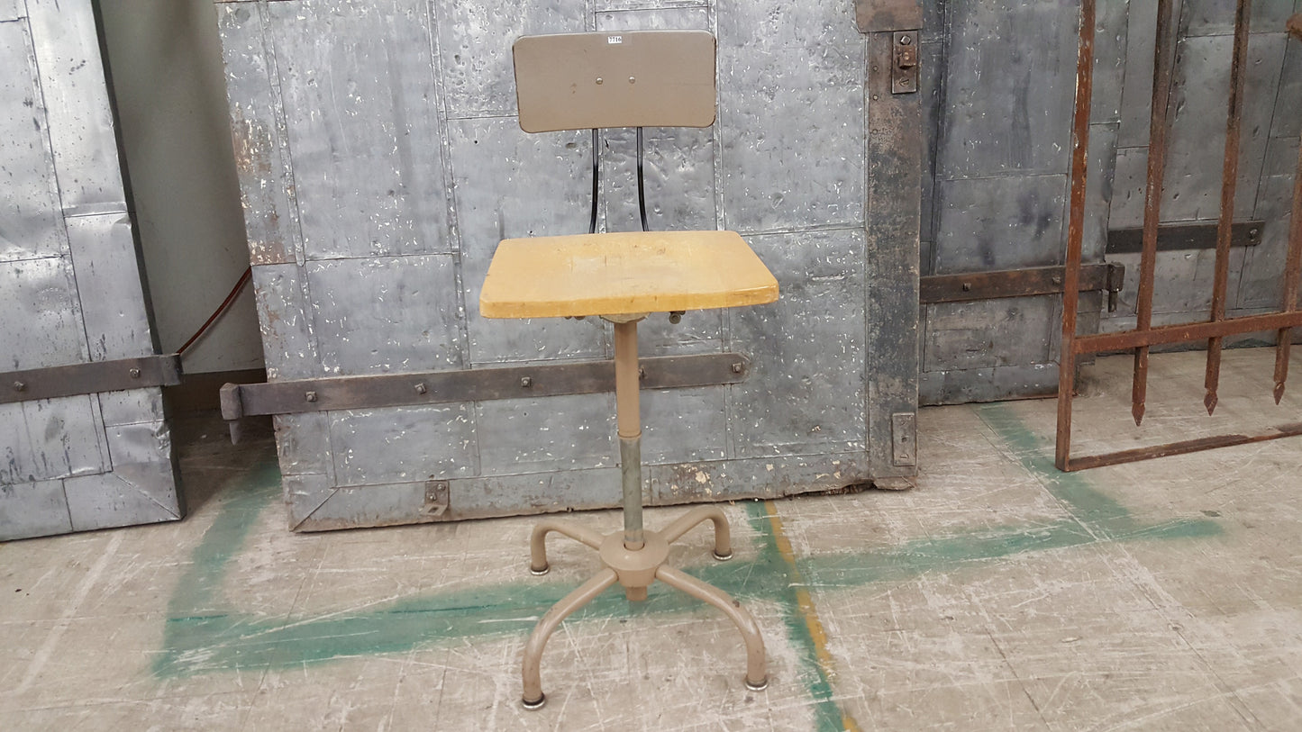 Adjustable Drafting Stool