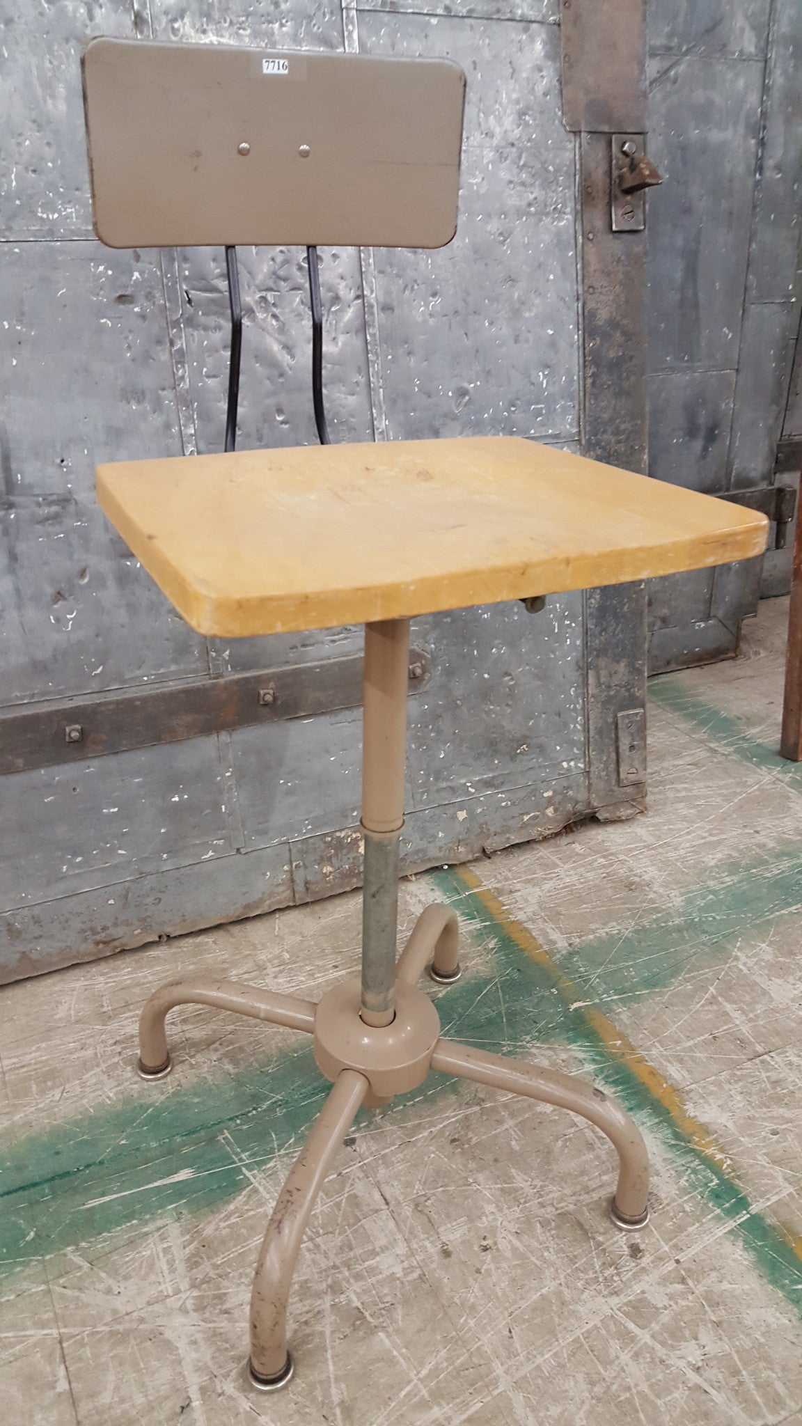 Adjustable Drafting Stool