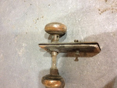 Door nob set with plates