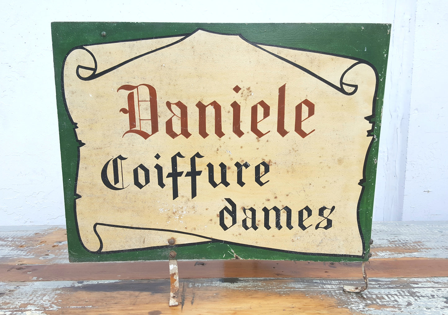 French Daniele Coiffure Dames Sign