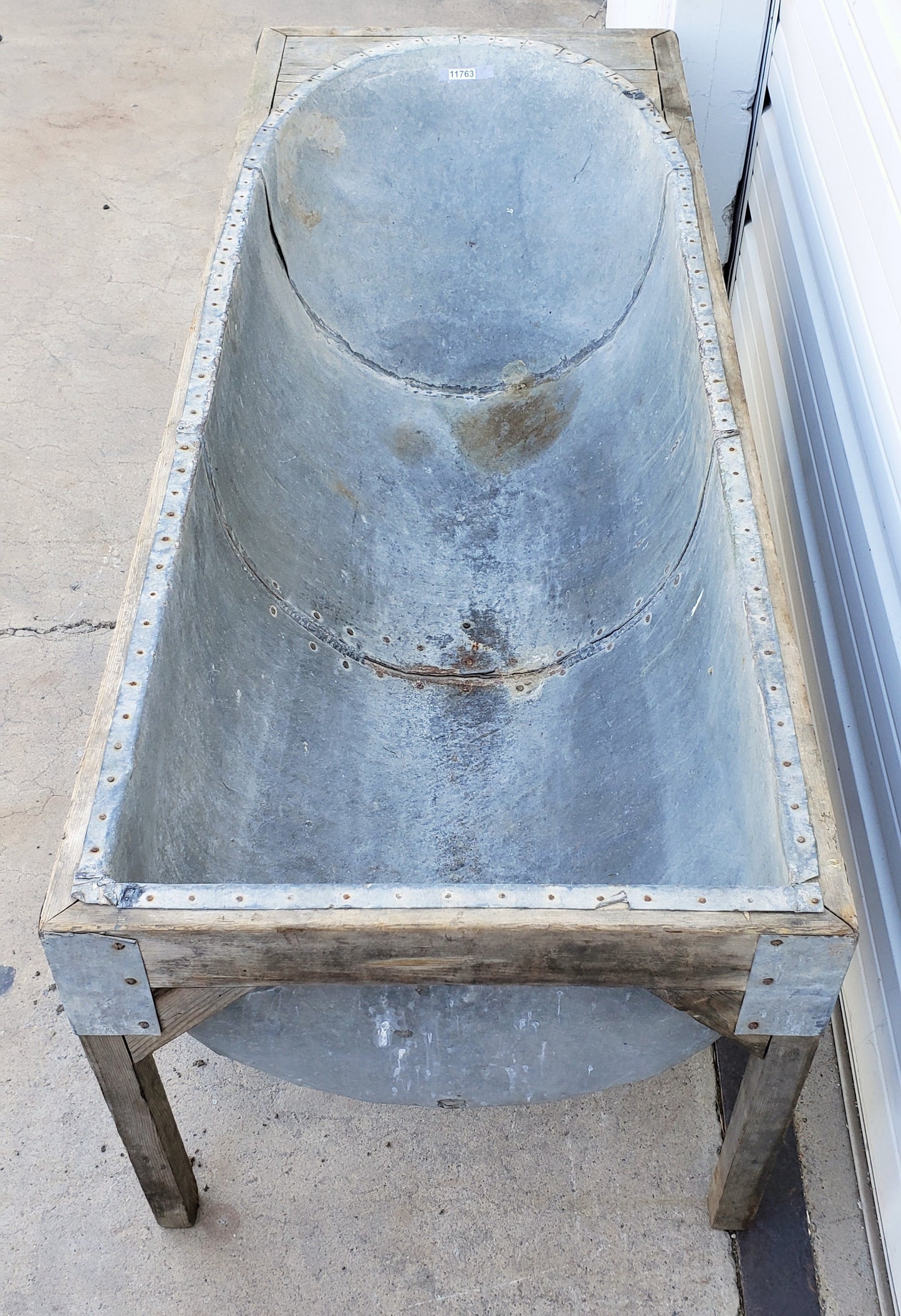 Galvanized Bathtub/Planter in Wood Stand