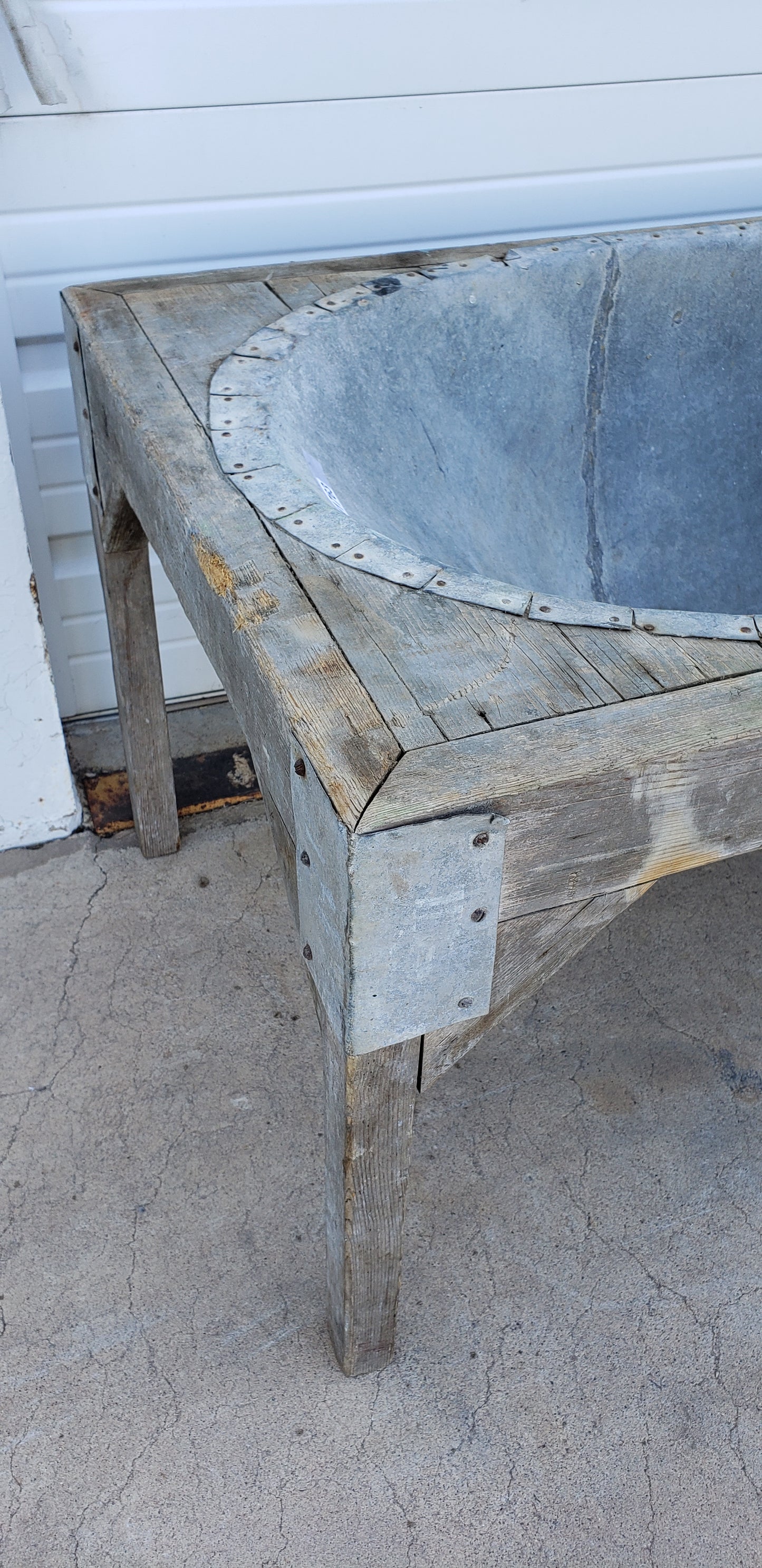 Galvanized Bathtub/Planter in Wood Stand