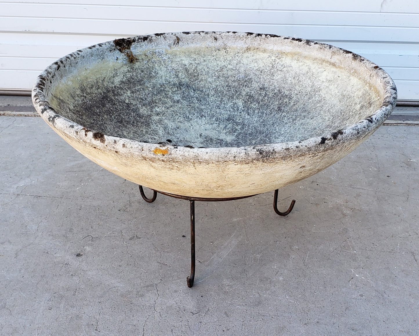 Round Willy Guhl Planter on Stand