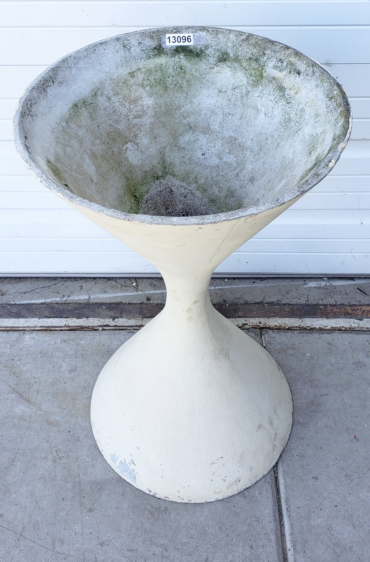 Medium Willy Guhl Diablo Planter