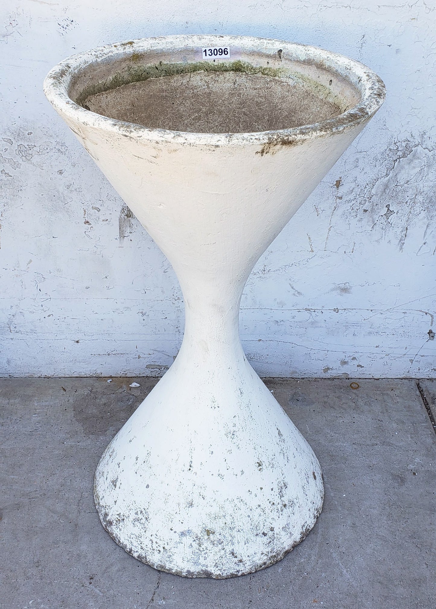 Medium Willy Guhl Diablo Planter