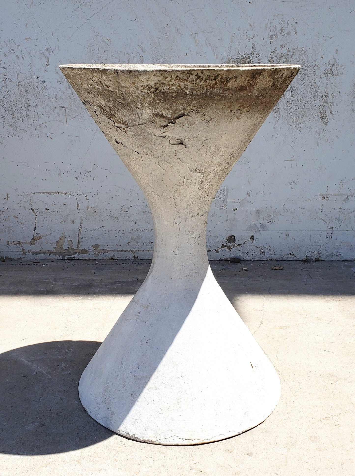 Small Willy Guhl Diablo Planter