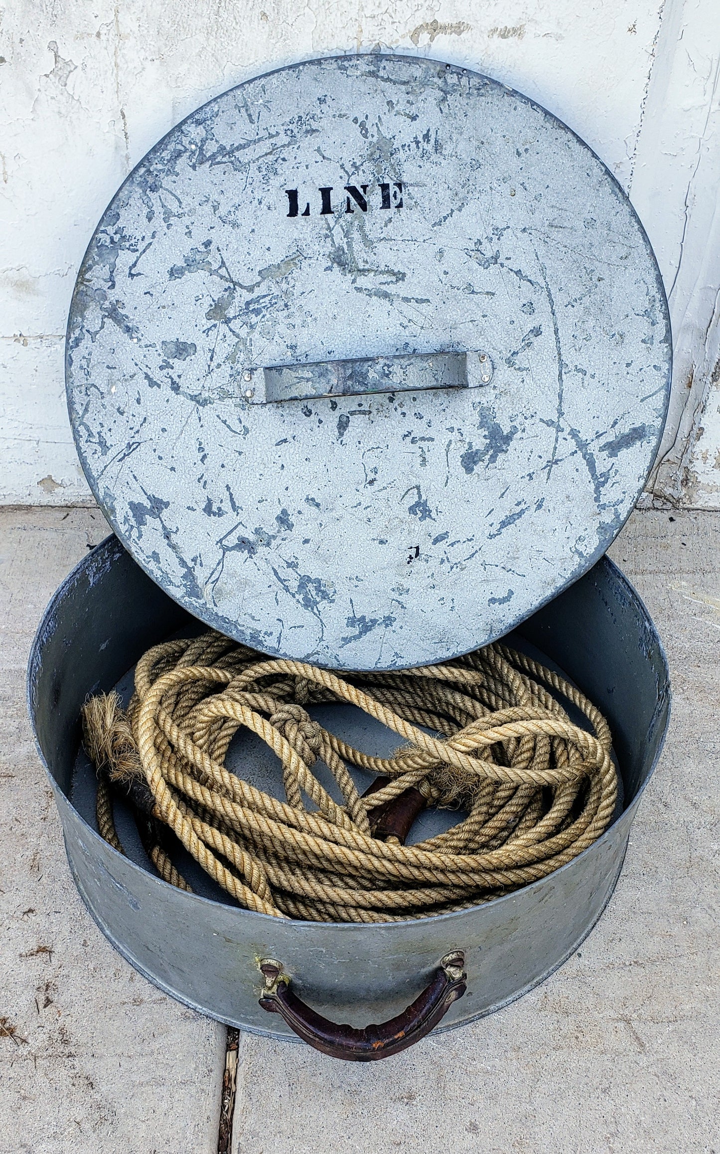 Round "Line" Tin Container