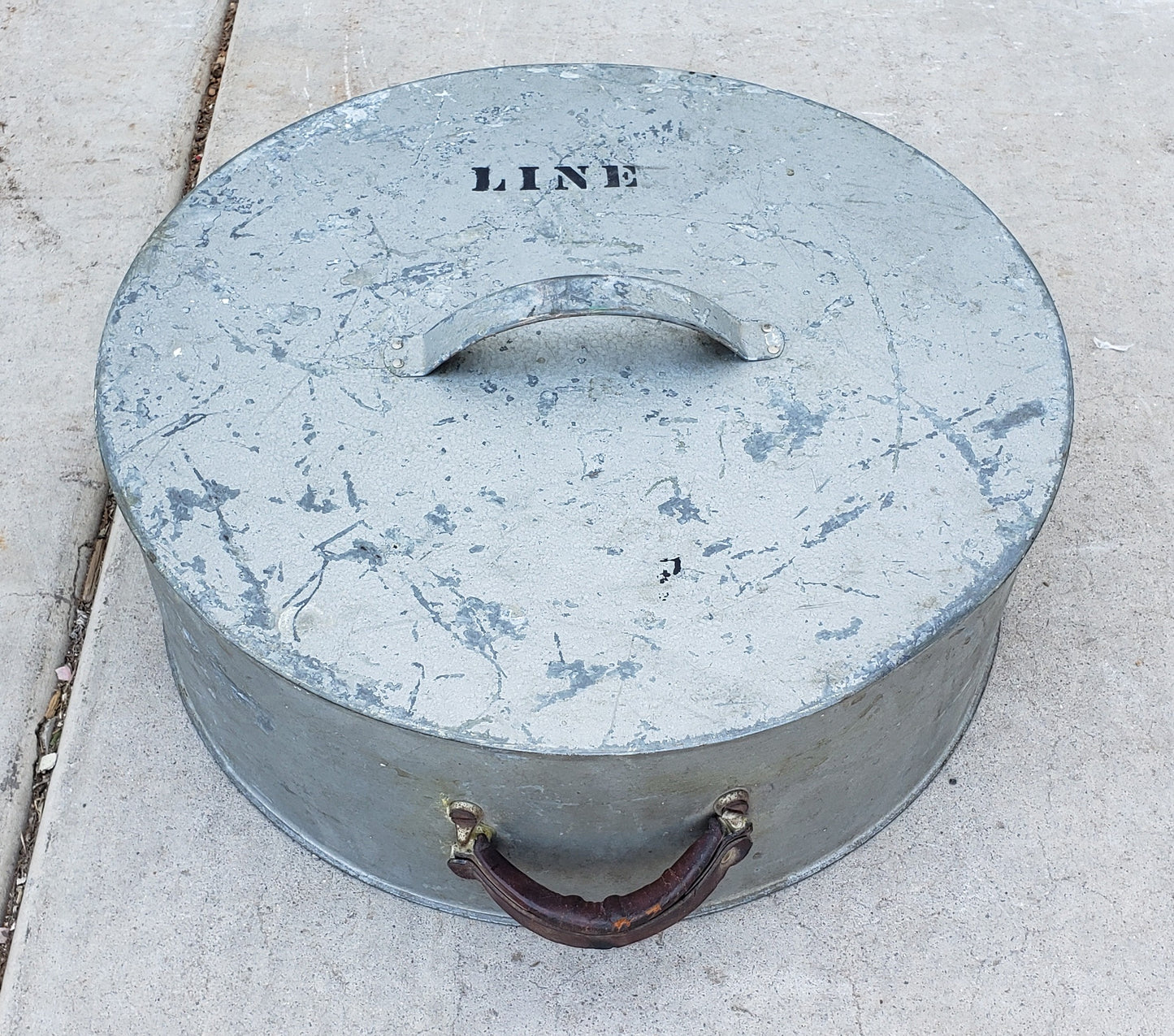 Round "Line" Tin Container