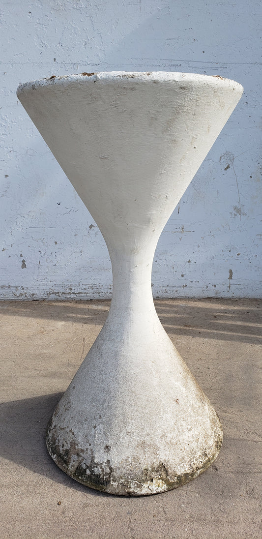 Medium Willy Guhl Diablo Planter