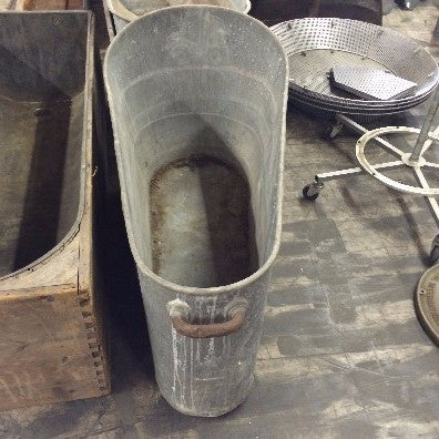 Bath tub with curved/raised back and handle