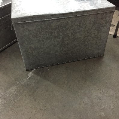 Trunk, Tin with handles