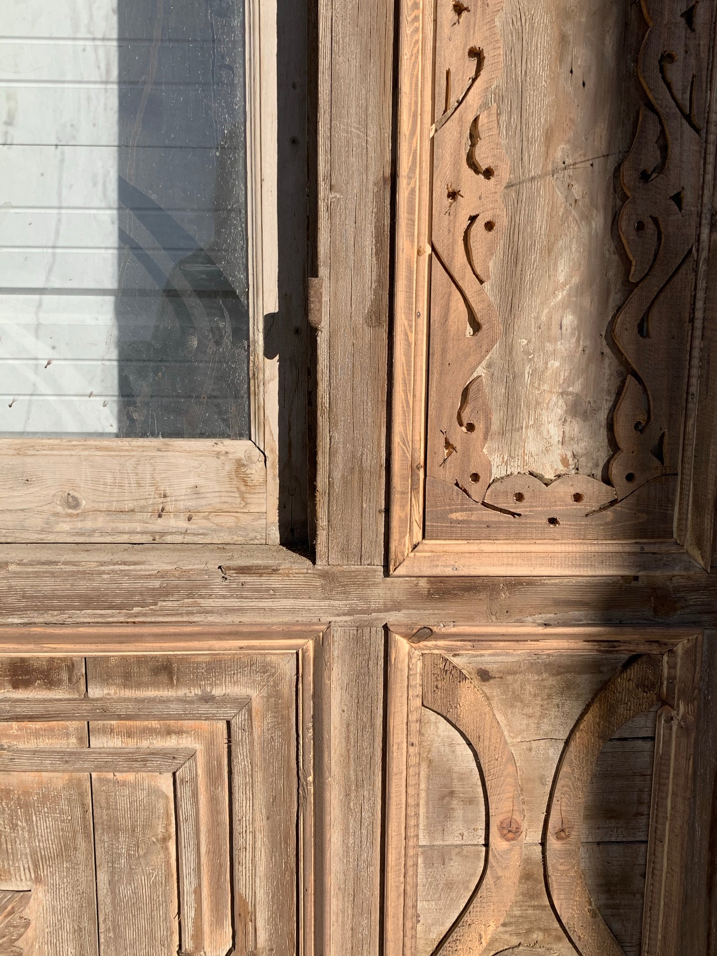 Rectangle Washed Wall Panel with 2 Window Pairs and 1 Single Lite