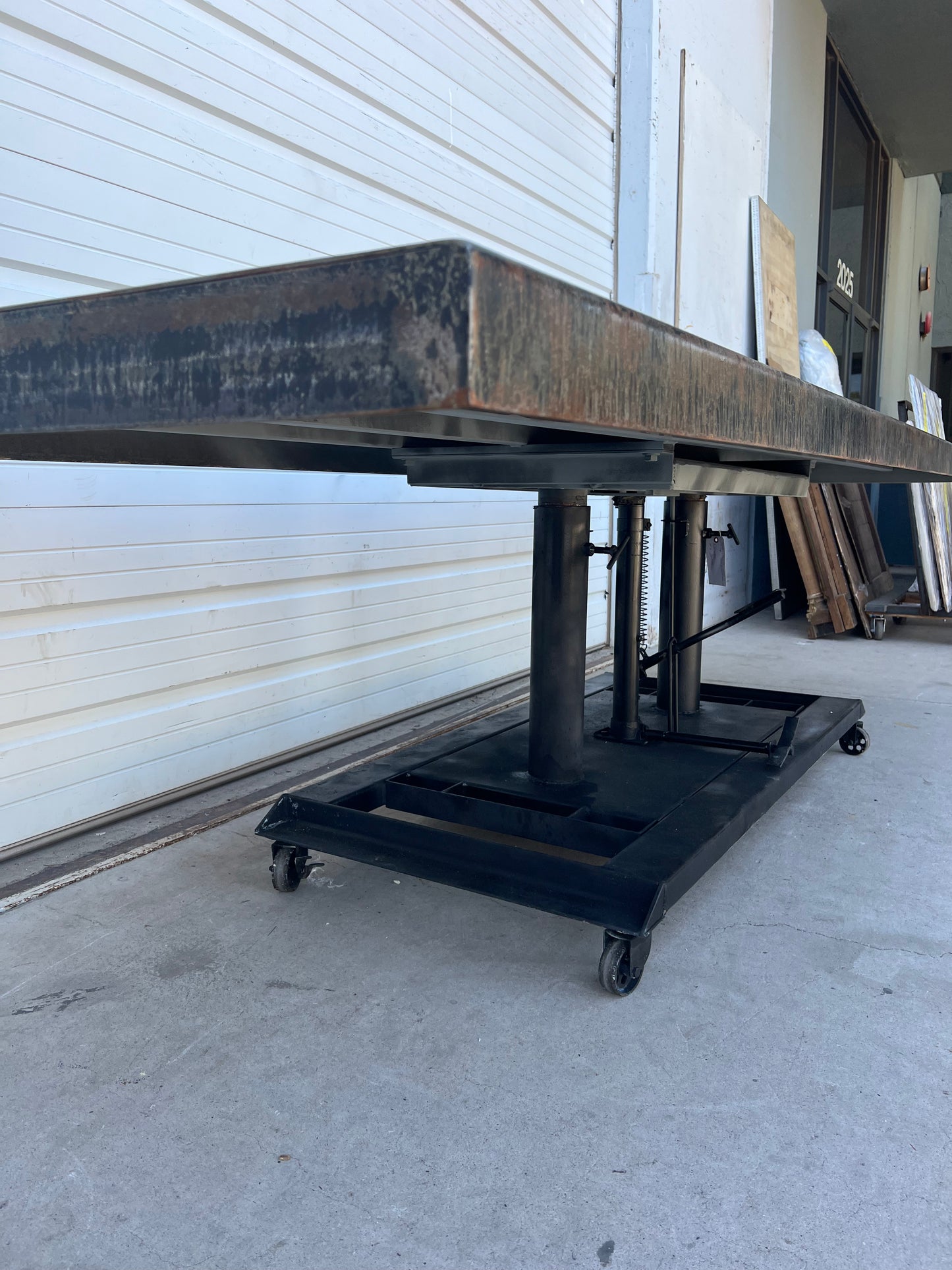 10 Ft Steel Top Table with Hydraulic Base