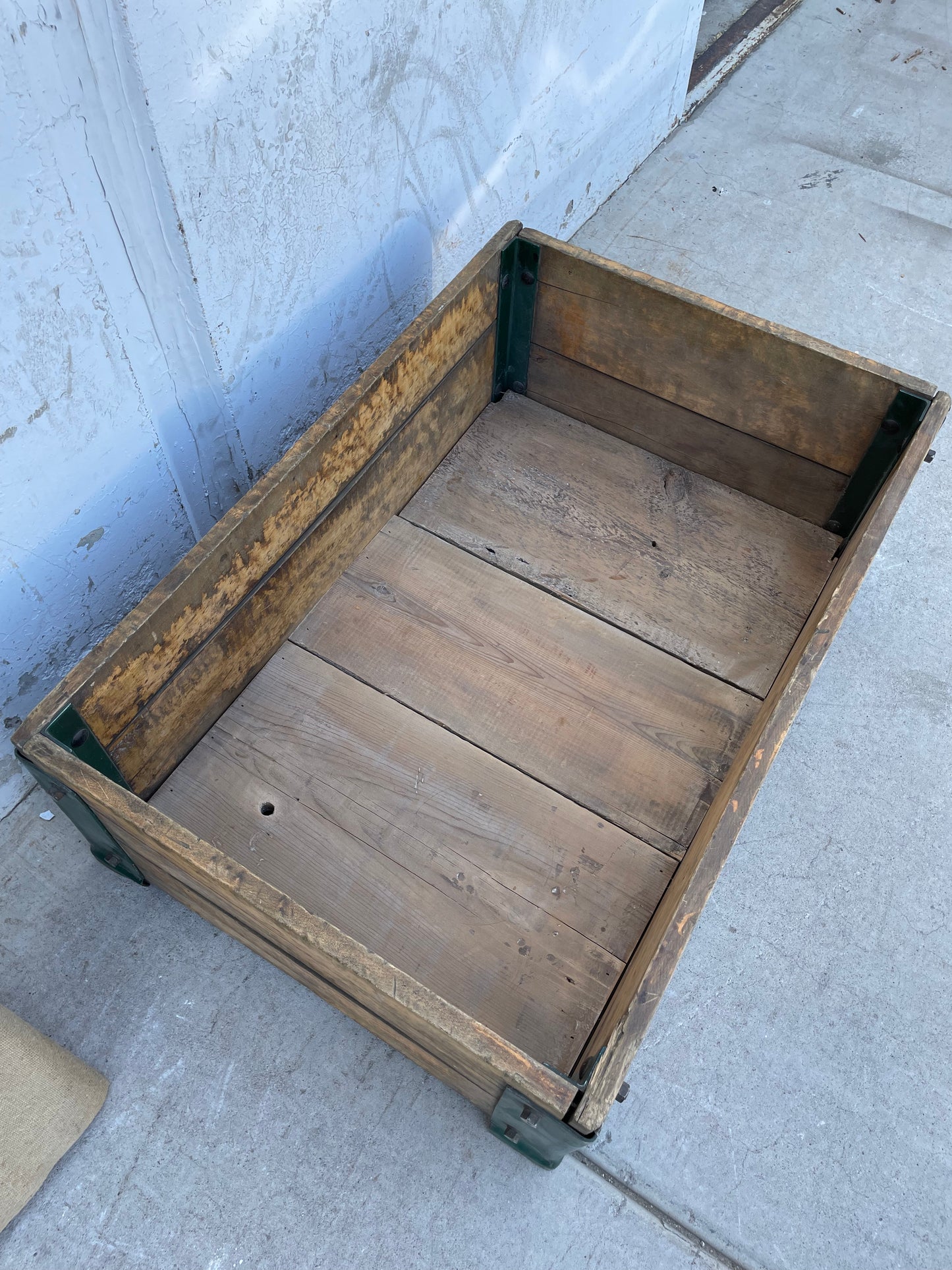 "Chicago" Wooden Crate Ottoman