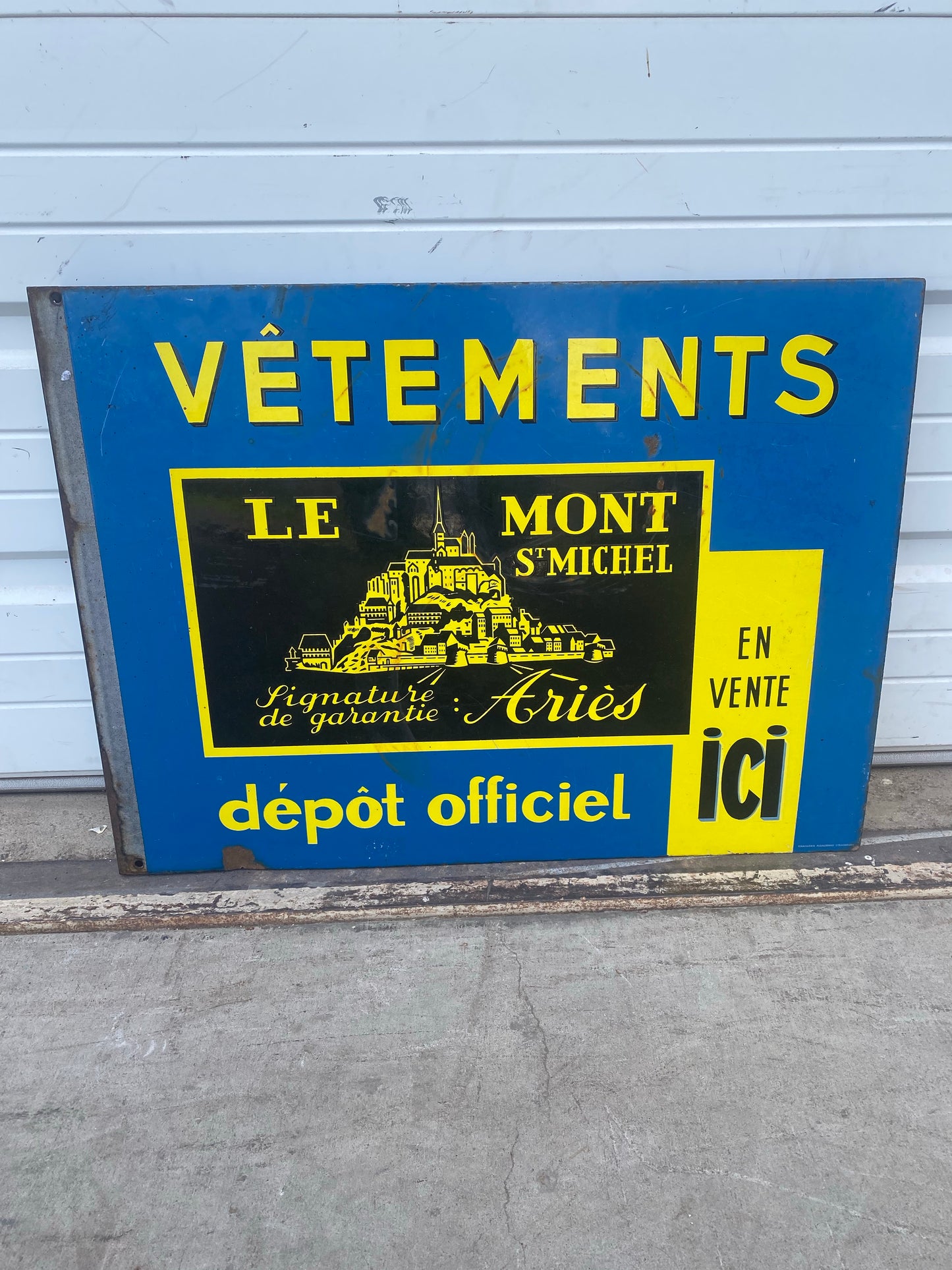 Double-sided Store Sign "Vêtements"