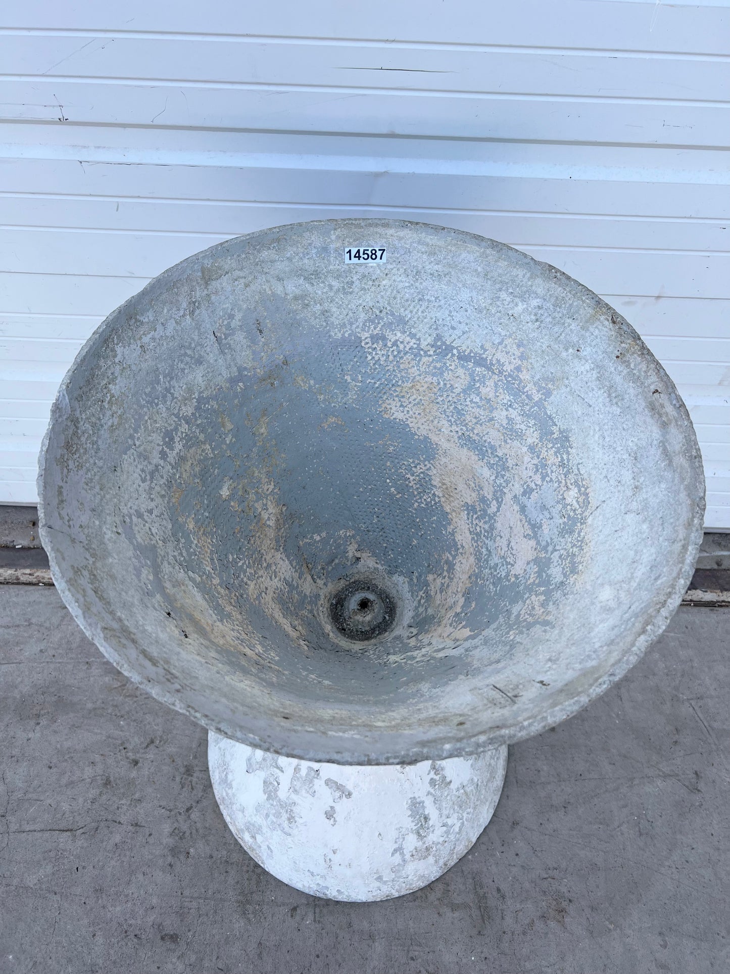 Large Willy Guhl Diablo Planter