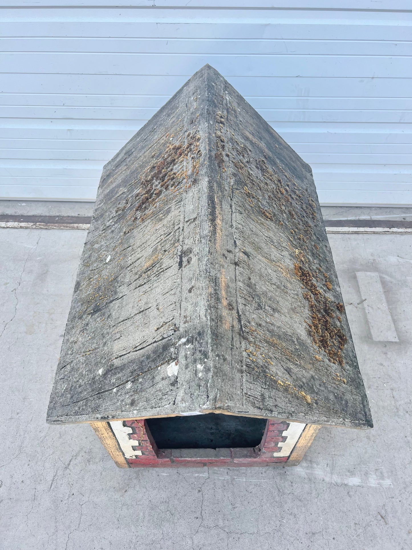 French Concrete Dog House