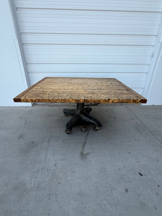Table with industrial base (base does not function)