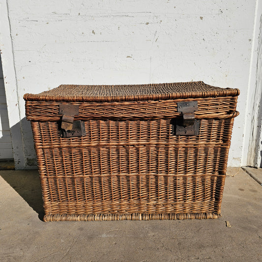 Wicker Basket w/ Top