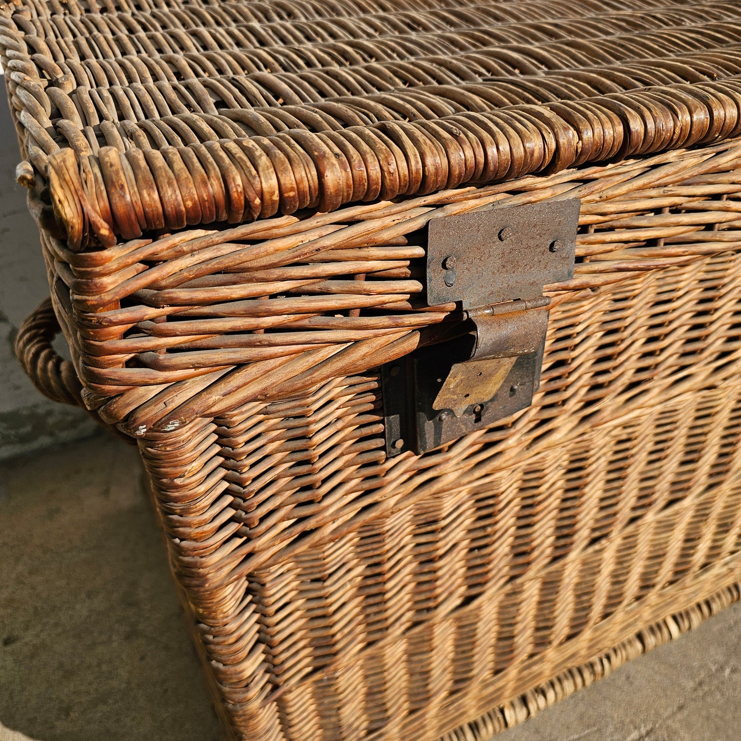 Wicker Basket w/ Top