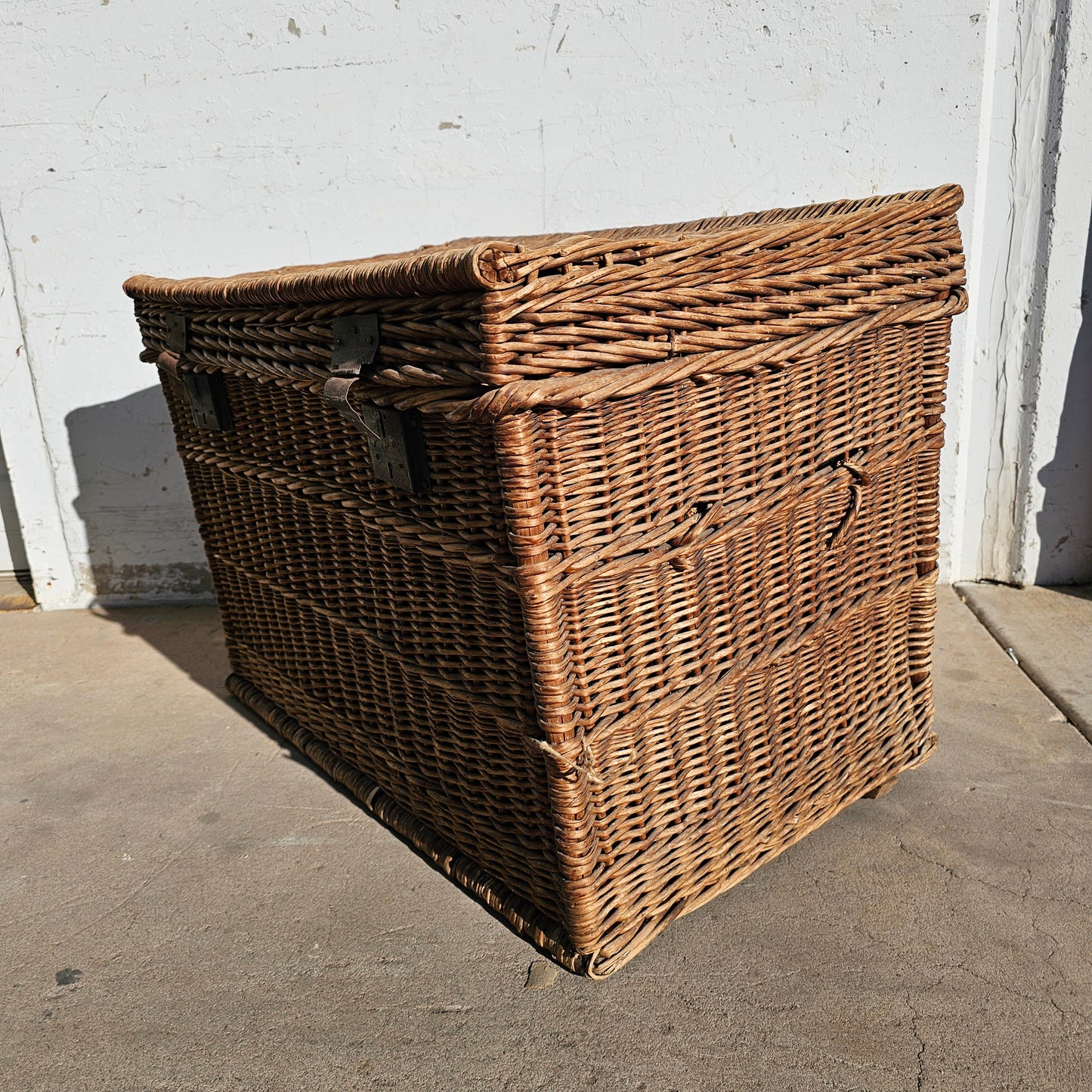 Wicker Basket w/ Top