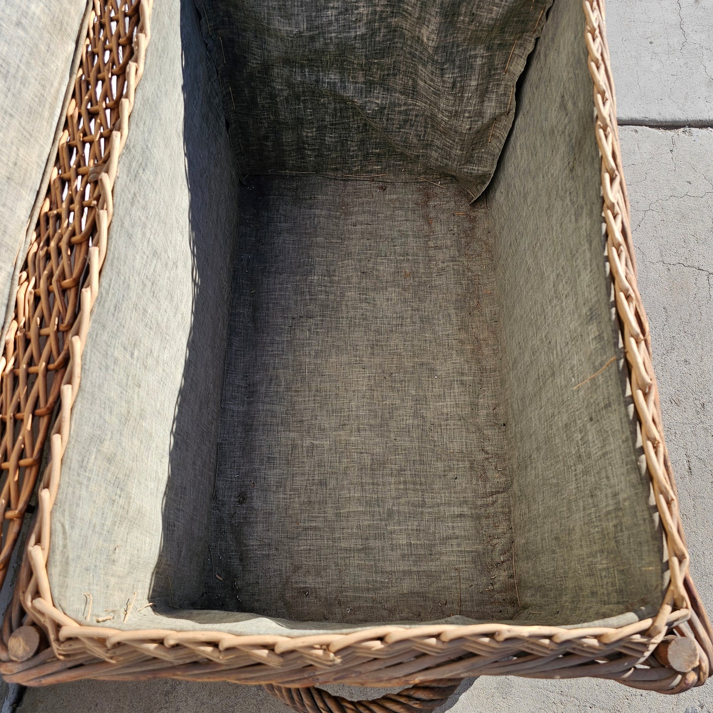 Wicker Basket w/ Top