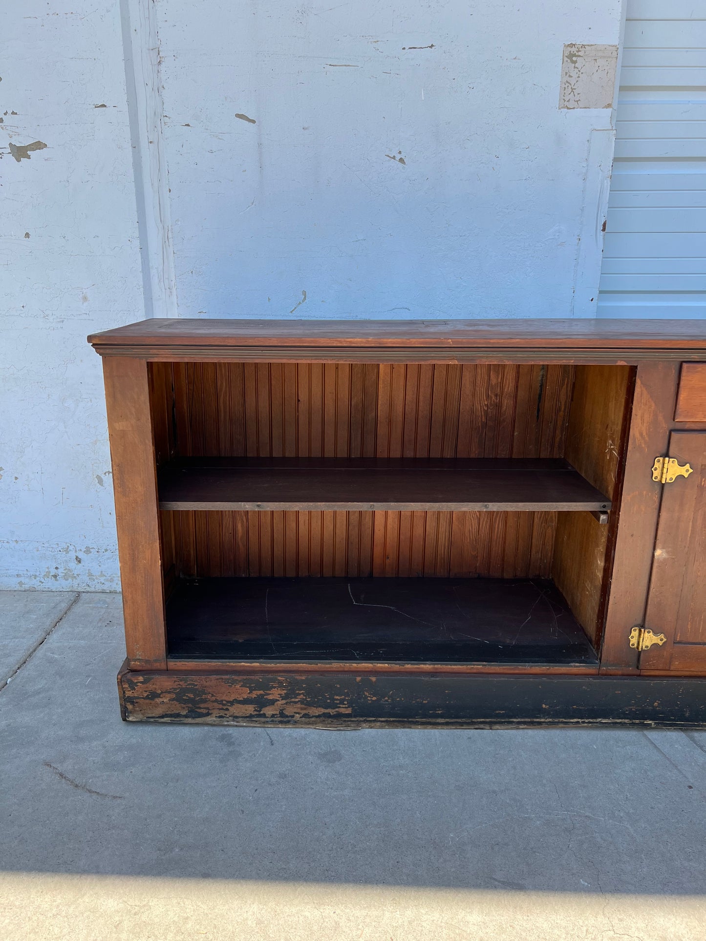 General Store Humidor Counter/Cabinet