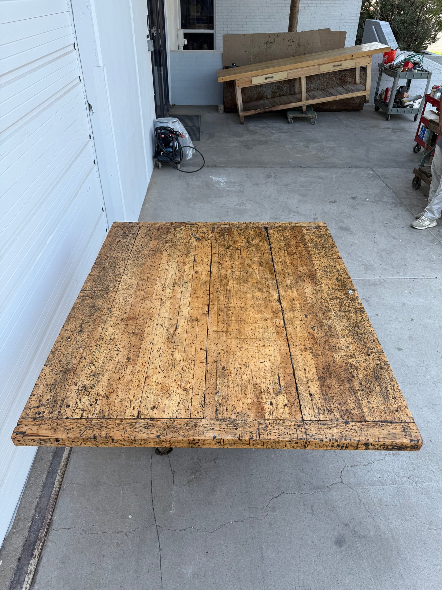 Table with industrial base (base does not function)