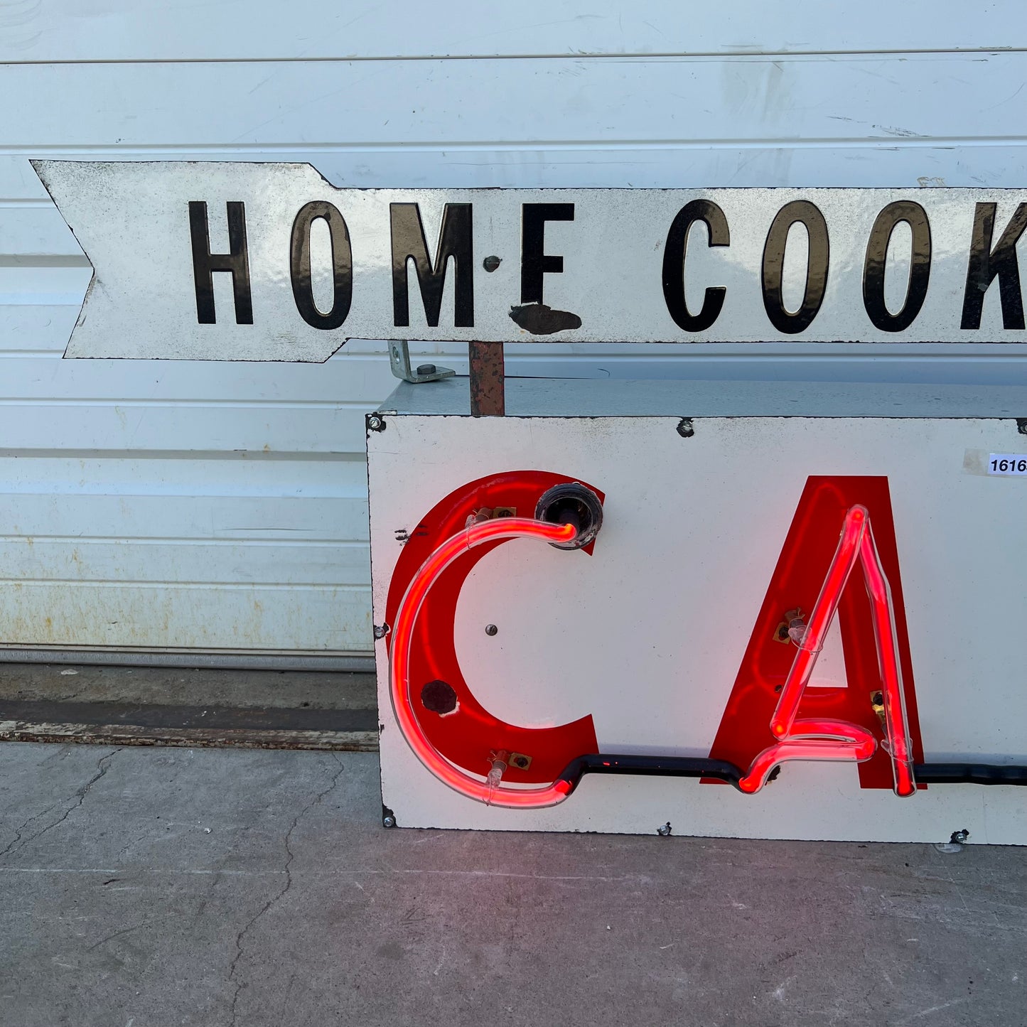 Home Cooked Meals Cafe Neon Sign (WORKS)