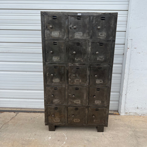 Iron Lockers w/15 Lockers