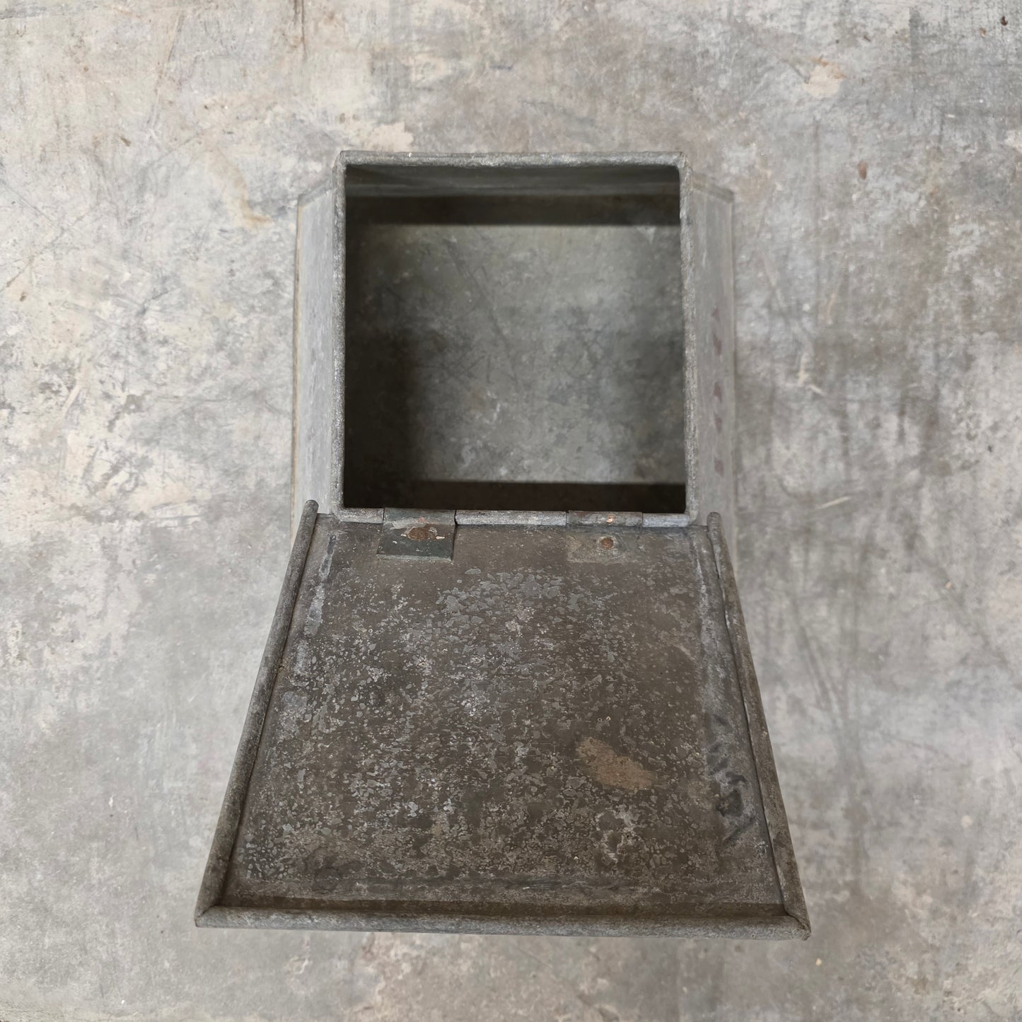 Antique Galvanized Industrial Metal Coal Storage Box/Pudonium.