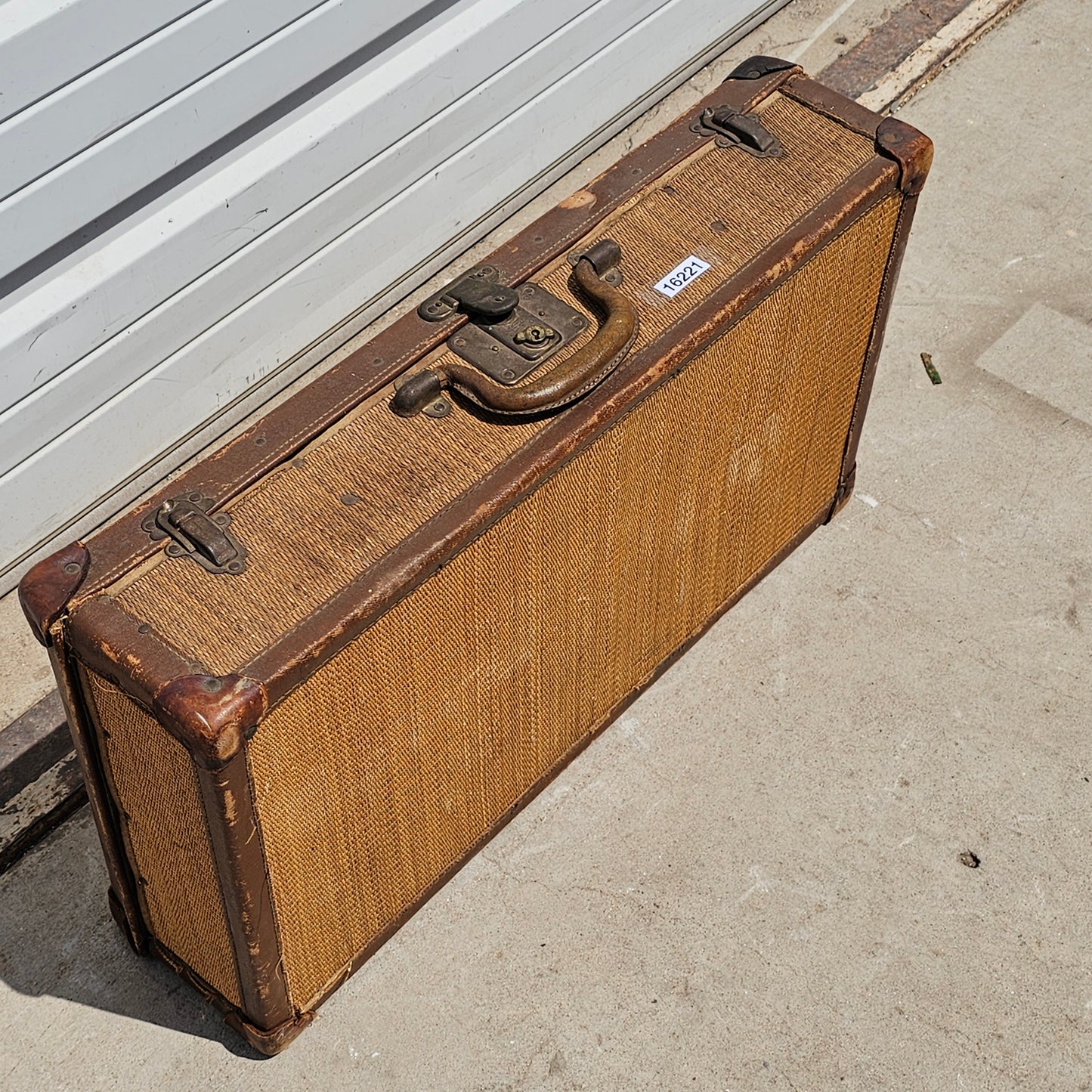 Vintage Suitcase (16220)