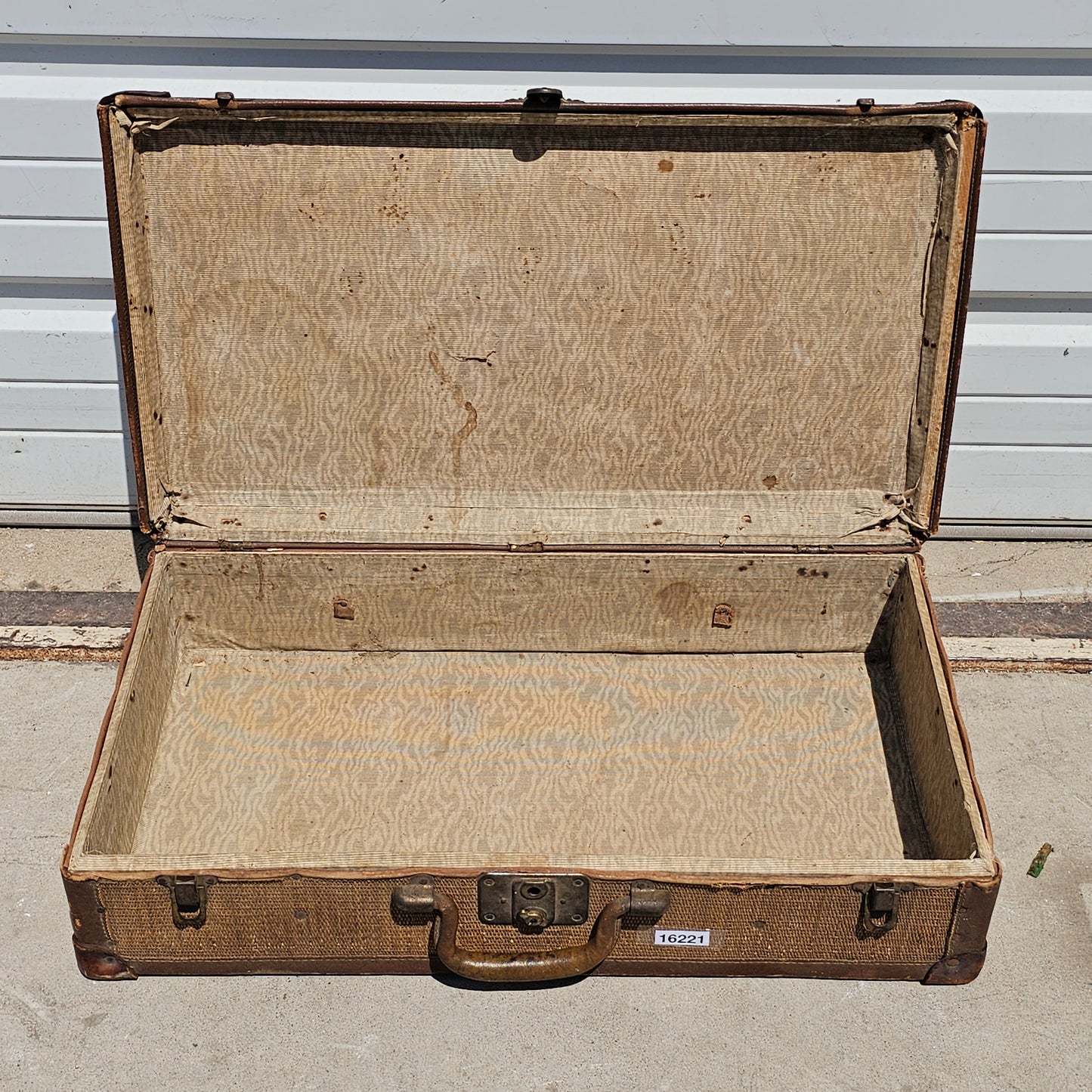 Vintage Suitcase (16220)