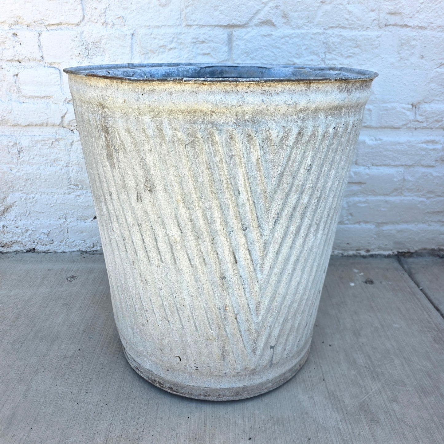 Antique Dolly Garden Tub