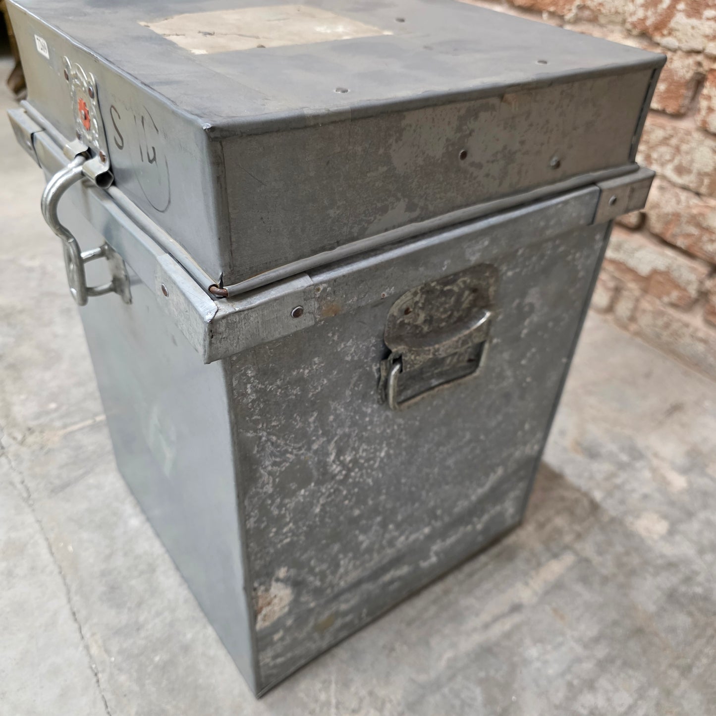 Lockable Metal Military Transport Container with Hinged Lid