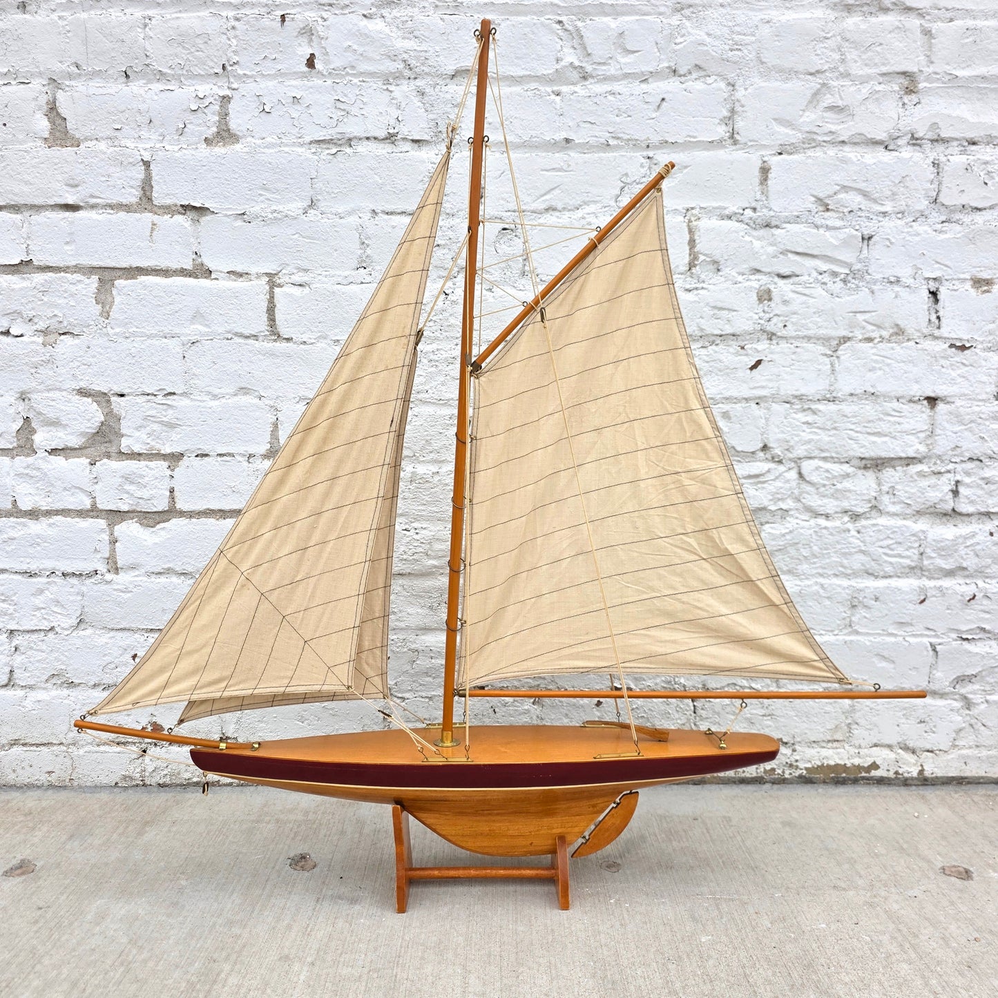 Vintage Pond Yacht Model  of 1895 "Defender Cup Racer"