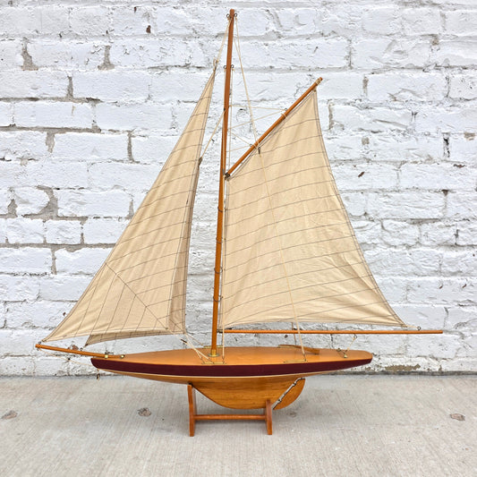 Vintage Pond Yacht Model  of 1895 "Defender Cup Racer"