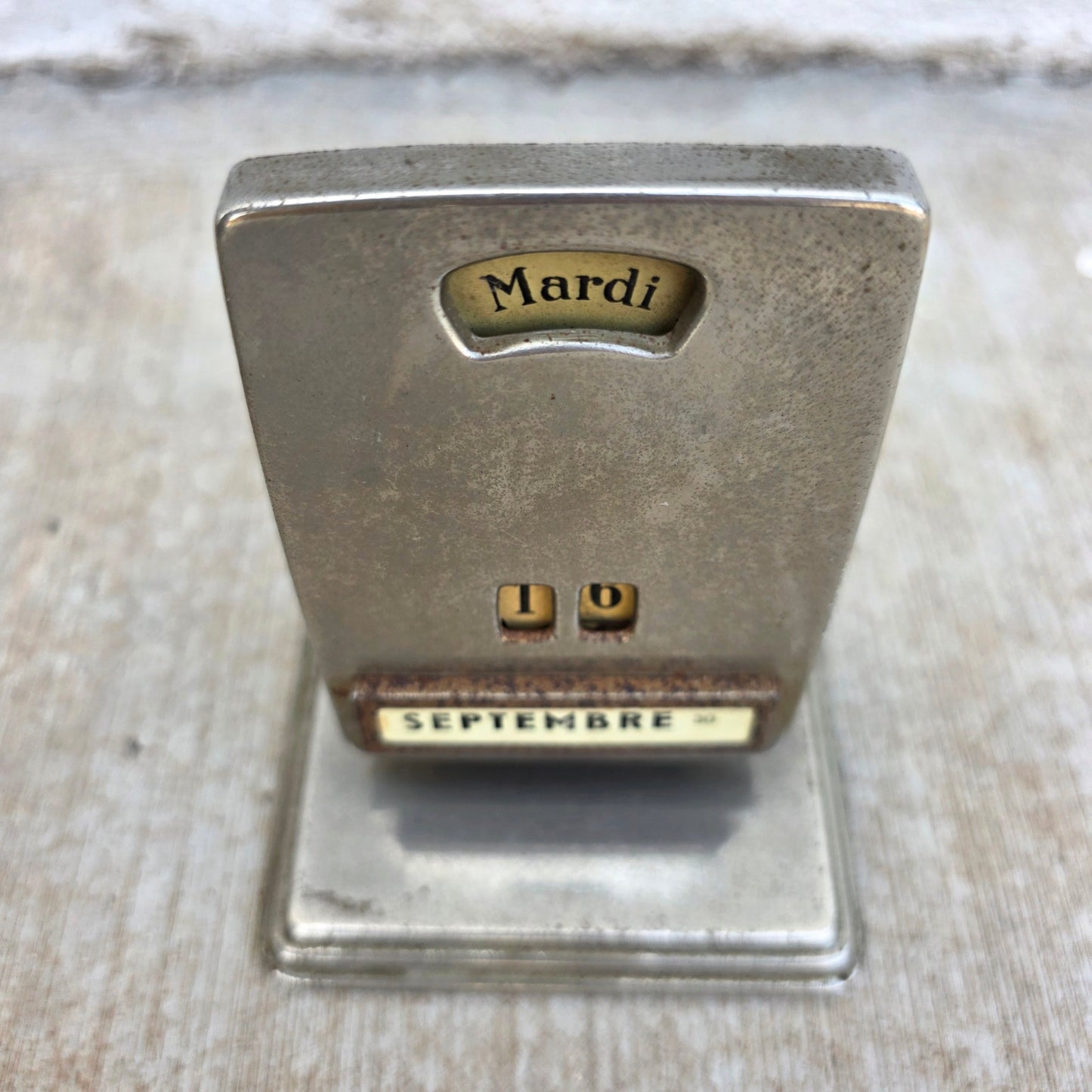 Vintage Art Deco French Desk Calendar (Decor)