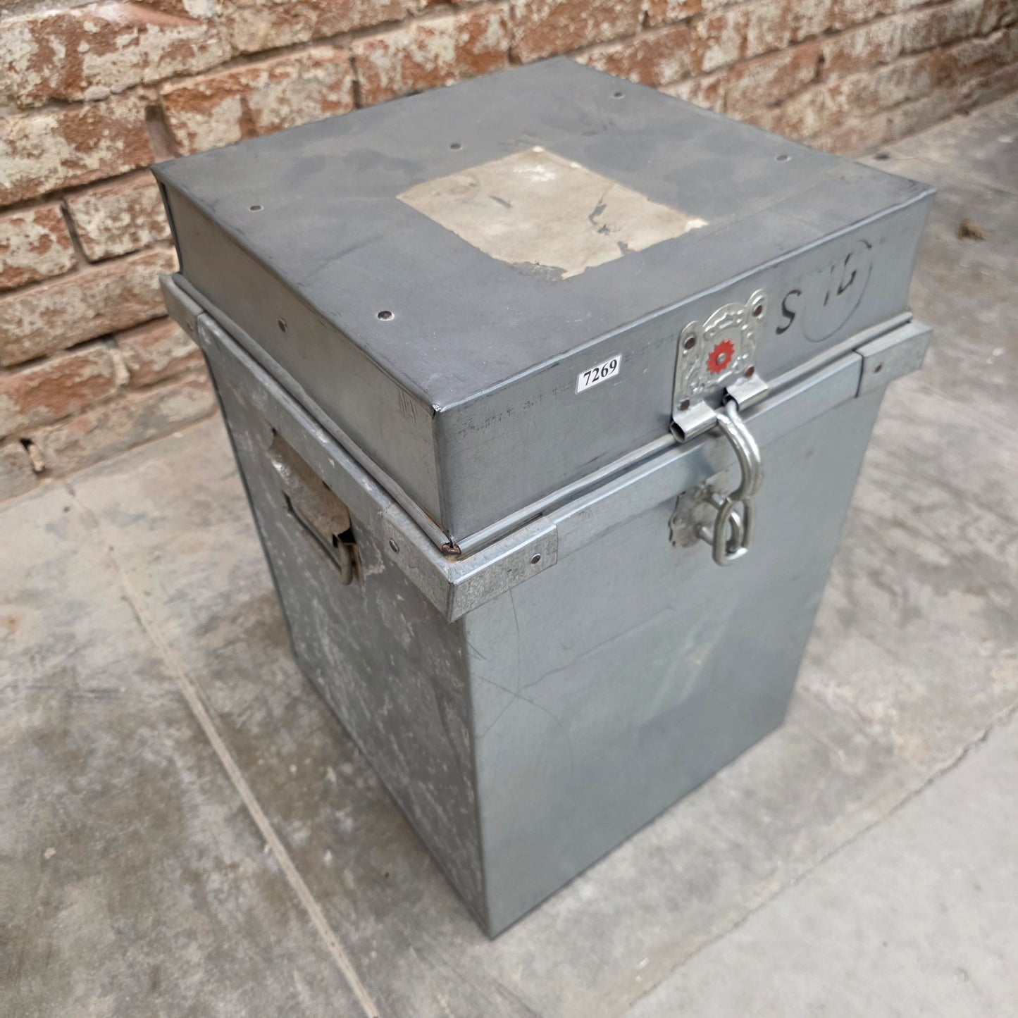 Lockable Metal Military Transport Container with Hinged Lid